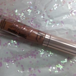 Too Faced Melted Matte-tallic lipstick